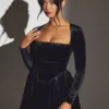 Rochie mini corset cu mâneci lungi din catifea Tera, negru intens Rochie mini corset cu mâneci lungi din catifea Tera, negru intens