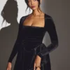 Rochie mini corset cu mâneci lungi din catifea Tera, negru intens Rochie mini corset cu mâneci lungi din catifea Tera, negru intens