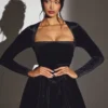 Rochie mini corset cu mâneci lungi din catifea Tera, negru intens Rochie mini corset cu mâneci lungi din catifea Tera, negru intens