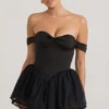 Rochie mini corset cu umeri decupați și straturi, Meredith, în negru Rochie mini corset cu umeri decupați și straturi, Meredith, în negru