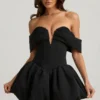 Rochie mini corset cu umeri decupați și tiv bufant, model Jessamy, în negru Rochie mini corset cu umeri decupați și tiv bufant, model Jessamy, în negru
