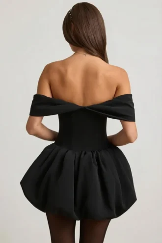 Rochie mini corset cu umeri decupați și tiv bufant, model Jessamy, în negru Rochie mini corset cu umeri decupați și tiv bufant, model Jessamy, în negru