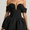 Rochie mini corset cu umeri decupați și tiv bufant, model Jessamy, în negru Rochie mini corset cu umeri decupați și tiv bufant, model Jessamy, în negru