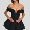 Rochie mini corset cu umeri decupați și tiv bufant, model Jessamy, în negru Rochie mini corset cu umeri decupați și tiv bufant, model Jessamy, în negru