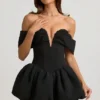 Rochie mini corset cu umeri decupați și tiv bufant, model Jessamy, în negru Rochie mini corset cu umeri decupați și tiv bufant, model Jessamy, în negru