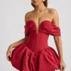 Rochie mini corset cu umeri decupați și tiv bufant, model Jessamy, în roșu intens Rochie mini corset cu umeri decupați și tiv bufant, model Jessamy, în roșu intens