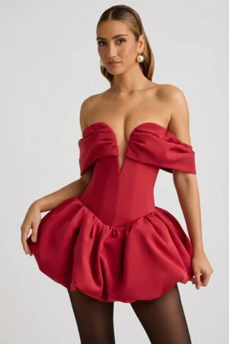 Rochie mini corset cu umeri decupați și tiv bufant, model Jessamy, în roșu intens Rochie mini corset cu umeri decupați și tiv bufant, model Jessamy, în roșu intens