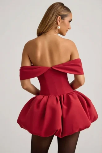 Rochie mini corset cu umeri decupați și tiv bufant, model Jessamy, în roșu intens Rochie mini corset cu umeri decupați și tiv bufant, model Jessamy, în roșu intens