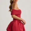 Rochie mini corset cu umeri decupați și tiv bufant, model Jessamy, în roșu intens Rochie mini corset cu umeri decupați și tiv bufant, model Jessamy, în roșu intens