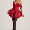 Rochie mini corset cu umeri decupați și tiv bufant, model Jessamy, în roșu intens Rochie mini corset cu umeri decupați și tiv bufant, model Jessamy, în roșu intens