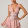 Rochie mini corset cu volane și ornamente Sakura în roz floral Rochie mini corset cu volane și ornamente Sakura în roz floral