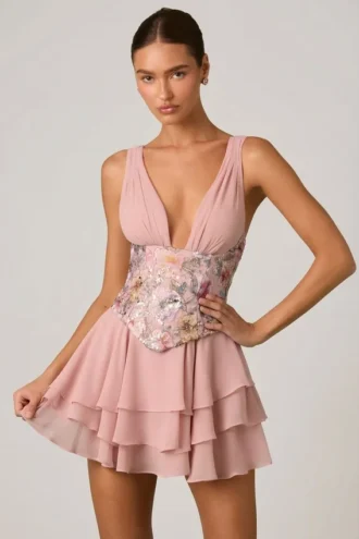 Rochie mini corset cu volane și ornamente Sakura în roz floral Rochie mini corset cu volane și ornamente Sakura în roz floral