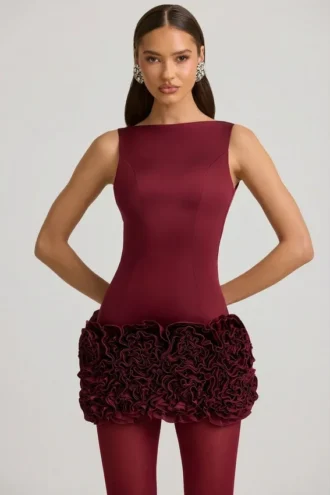 Rochie mini cu aplicații florale din satin Florrie, cu spate decupat, în culoarea roșu vin