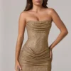 Rochie mini cu bandă la talie și decolteu în V, cu ornamente, de la Zara, în culoarea auriu