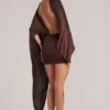 Rochie mini cu capă drapată Lida în maro ciocolată Rochie mini cu capă drapată Lida în maro ciocolată