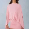Rochie mini cu capă drapată Lida în roz pudrat Rochie mini cu capă drapată Lida în roz pudrat