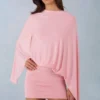 Rochie mini cu capă drapată Lida în roz pudrat Rochie mini cu capă drapată Lida în roz pudrat