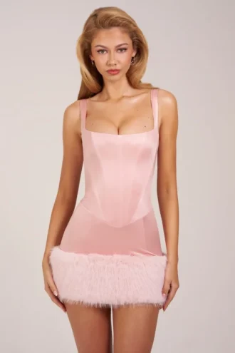 Rochie mini cu corset din satin cu gât pătrat și blană artificială Rixelle, în roz pudrat