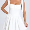 Rochie mini cu corset și volane Marianna, albă Rochie mini cu corset și volane Marianna, albă