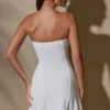 Rochie mini cu decolteu bandeau Brielle, albă Rochie mini cu decolteu bandeau Brielle, albă