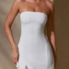 Rochie mini cu decolteu bandeau Brielle, albă Rochie mini cu decolteu bandeau Brielle, albă
