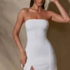 Rochie mini cu decolteu bandeau Brielle, albă Rochie mini cu decolteu bandeau Brielle, albă