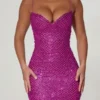 Rochie mini cu decolteu în formă de inimă și ornamente Mischa, în culoarea magenta Rochie mini cu decolteu în formă de inimă și ornamente Mischa, în culoarea magenta