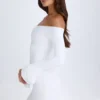 Rochie mini cu decupaje și umeri decupați Madelina, în culoarea alb Rochie mini cu decupaje și umeri decupați Madelina, în culoarea alb