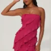 Rochie mini cu detalii volane Tatiana Bandeau în fucsia Rochie mini cu detalii volane Tatiana Bandeau în fucsia