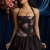Rochie mini cu guler halter, șireturi și tiv bufant Nanala, cu imprimeu floral, negru Rochie mini cu guler halter, șireturi și tiv bufant Nanala, cu imprimeu floral, negru
