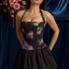 Rochie mini cu guler halter, șireturi și tiv bufant Nanala, cu imprimeu floral, negru Rochie mini cu guler halter, șireturi și tiv bufant Nanala, cu imprimeu floral, negru