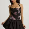Rochie mini cu guler halter, șireturi și tiv bufant Nanala, cu imprimeu floral, negru Rochie mini cu guler halter, șireturi și tiv bufant Nanala, cu imprimeu floral, negru