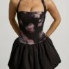 Rochie mini cu guler halter, șireturi și tiv bufant Nanala, cu imprimeu floral, negru Rochie mini cu guler halter, șireturi și tiv bufant Nanala, cu imprimeu floral, negru