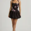 Rochie mini cu guler halter, șireturi și tiv bufant Nanala, cu imprimeu floral, negru Rochie mini cu guler halter, șireturi și tiv bufant Nanala, cu imprimeu floral, negru
