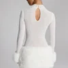 Rochie mini cu guler înalt și bordură din blană artificială Belladonna, albă Rochie mini cu guler înalt și bordură din blană artificială Belladonna, albă