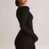 Rochie mini cu mâneci lungi și decolteu în V, drapată, din modal Eska, în culoarea negru Rochie mini cu mâneci lungi și decolteu în V, drapată, din modal Eska, în culoarea negru