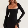 Rochie mini cu mâneci lungi și decolteu pătrat Baize, în culoarea neagră Rochie mini cu mâneci lungi și decolteu pătrat Baize, în culoarea neagră