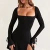 Rochie mini cu mâneci lungi și decolteu pătrat Baize, în culoarea neagră Rochie mini cu mâneci lungi și decolteu pătrat Baize, în culoarea neagră