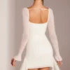 Rochie mini cu mâneci lungi și guler înalt, decorată, Ferrara, albă Rochie mini cu mâneci lungi și guler înalt, decorată, Ferrara, albă