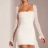 Rochie mini cu mâneci lungi și guler înalt, decorată, Ferrara, albă Rochie mini cu mâneci lungi și guler înalt, decorată, Ferrara, albă