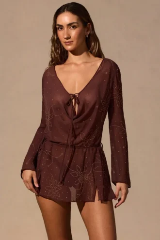 Rochie mini cu mâneci lungi Meilani în maro espresso Rochie mini cu mâneci lungi Meilani în maro espresso
