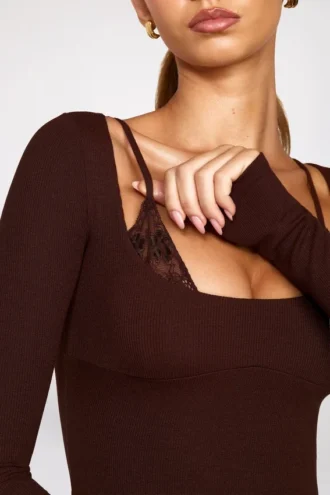 Rochie mini cu sutien cu dantelă și mâneci lungi din modal cu nervuri Caris, culoare maro ciocolată Rochie mini cu sutien cu dantelă și mâneci lungi din modal cu nervuri Caris, culoare maro ciocolată