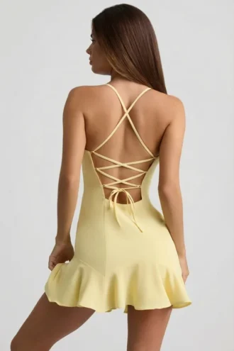 Rochie mini cu talie coborâtă și șireturi Daria, galbenă Rochie mini cu talie coborâtă și șireturi Daria, galbenă