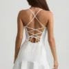 Rochie mini cu talie joasă și șireturi Daria, în culoarea alb Rochie mini cu talie joasă și șireturi Daria, în culoarea alb