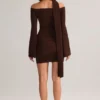 Rochie mini cu umeri decupați și detaliu eșarfă din tricot Luzia, în culoarea ciocolată
