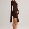 Rochie mini cu umeri decupați și detaliu eșarfă din tricot Luzia, în culoarea ciocolată