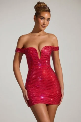 Rochie mini cu umeri decupați și ornamente Leonora, în roșu crimson