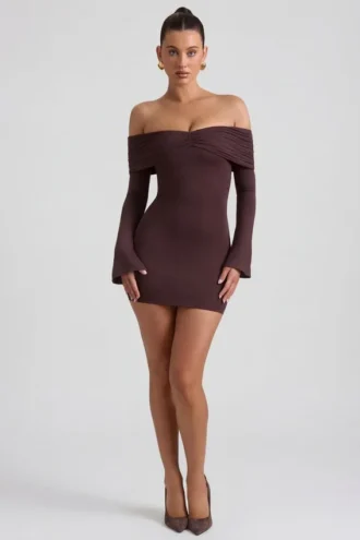 Rochie mini cu umeri decupați și volane din amestec de modal și cașmir Thais, culoare Espresso