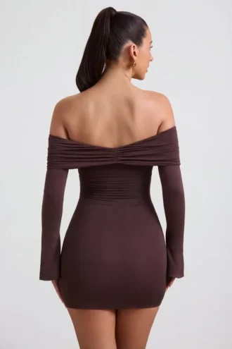 Rochie mini cu umeri decupați și volane din amestec de modal și cașmir Thais, culoare Espresso