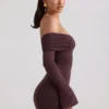Rochie mini cu umeri decupați și volane din amestec de modal și cașmir Thais, culoare Espresso